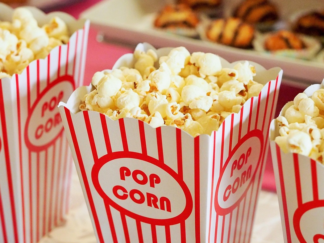Des cornets de pop corn vendus au cinéma